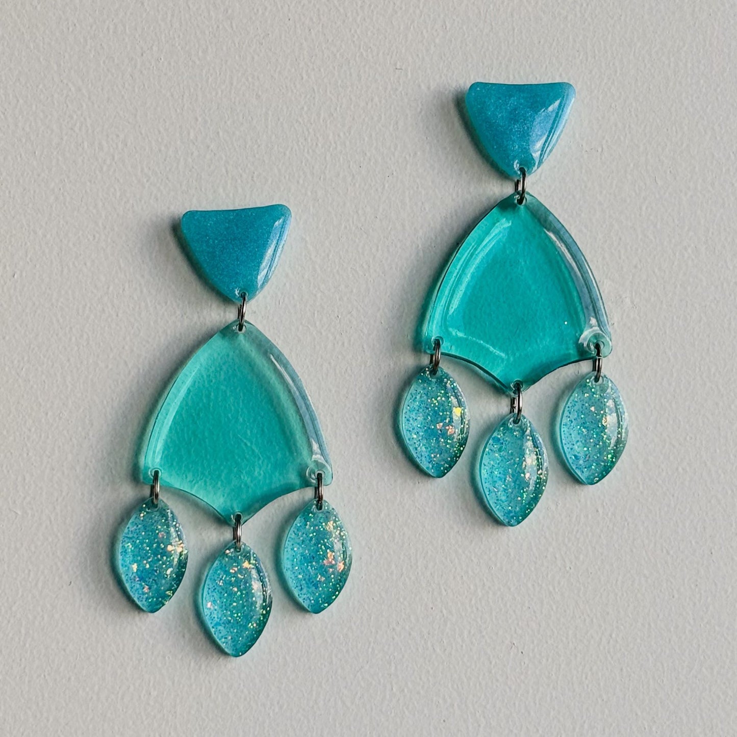 Pendientes divinos de diseño original y creativo. Artesanía de alta calidad.