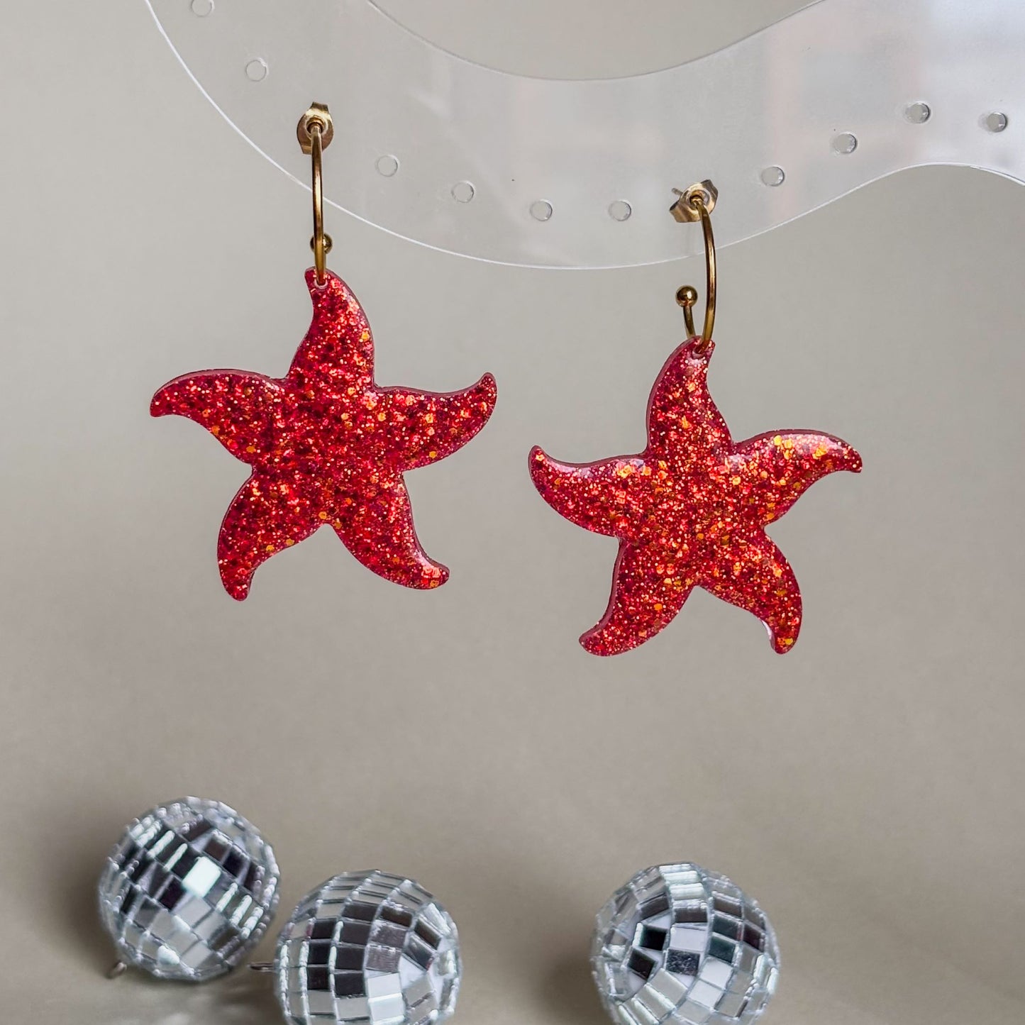 Pendientes de estrellas de mar hechos a mano en España de la marca Doctora Irrins