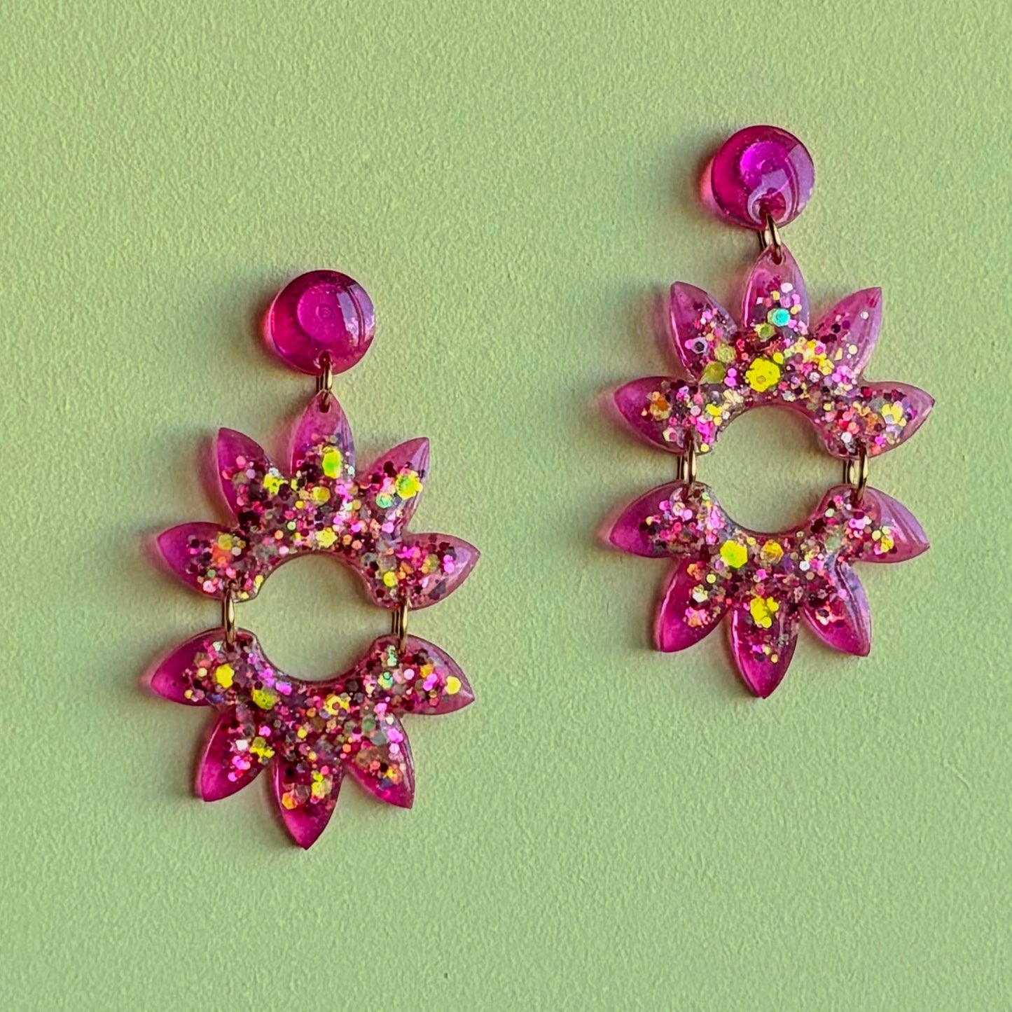 Pendientes artesanales diseño maximalista Fantastic de color rosa