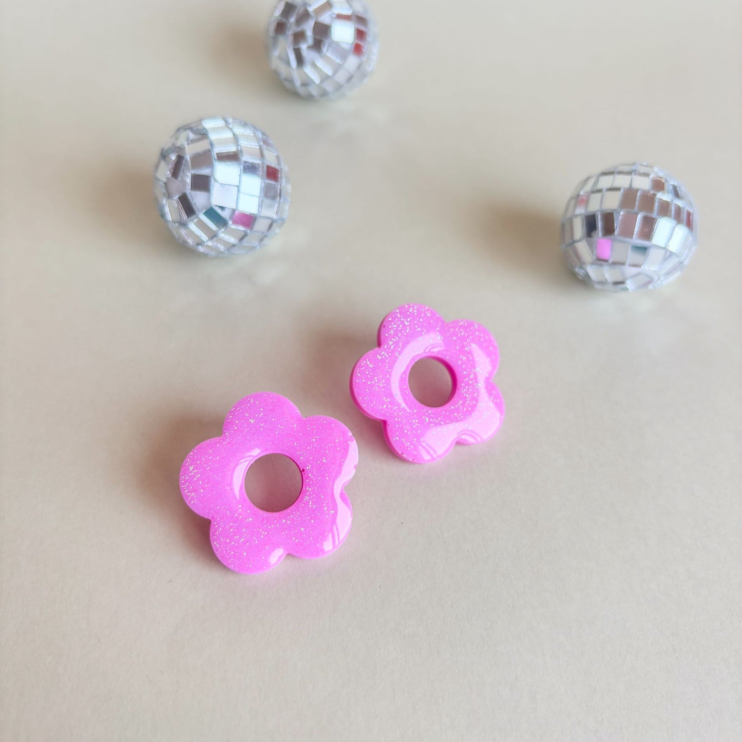 Pendientes artesanales de flores rosa hipoalergénicos
