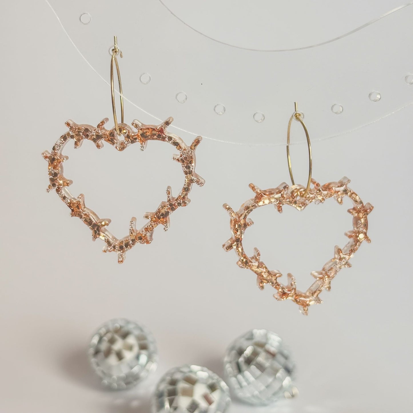 Pendientes artesanales de corazones de espinas Doctora Irrins
