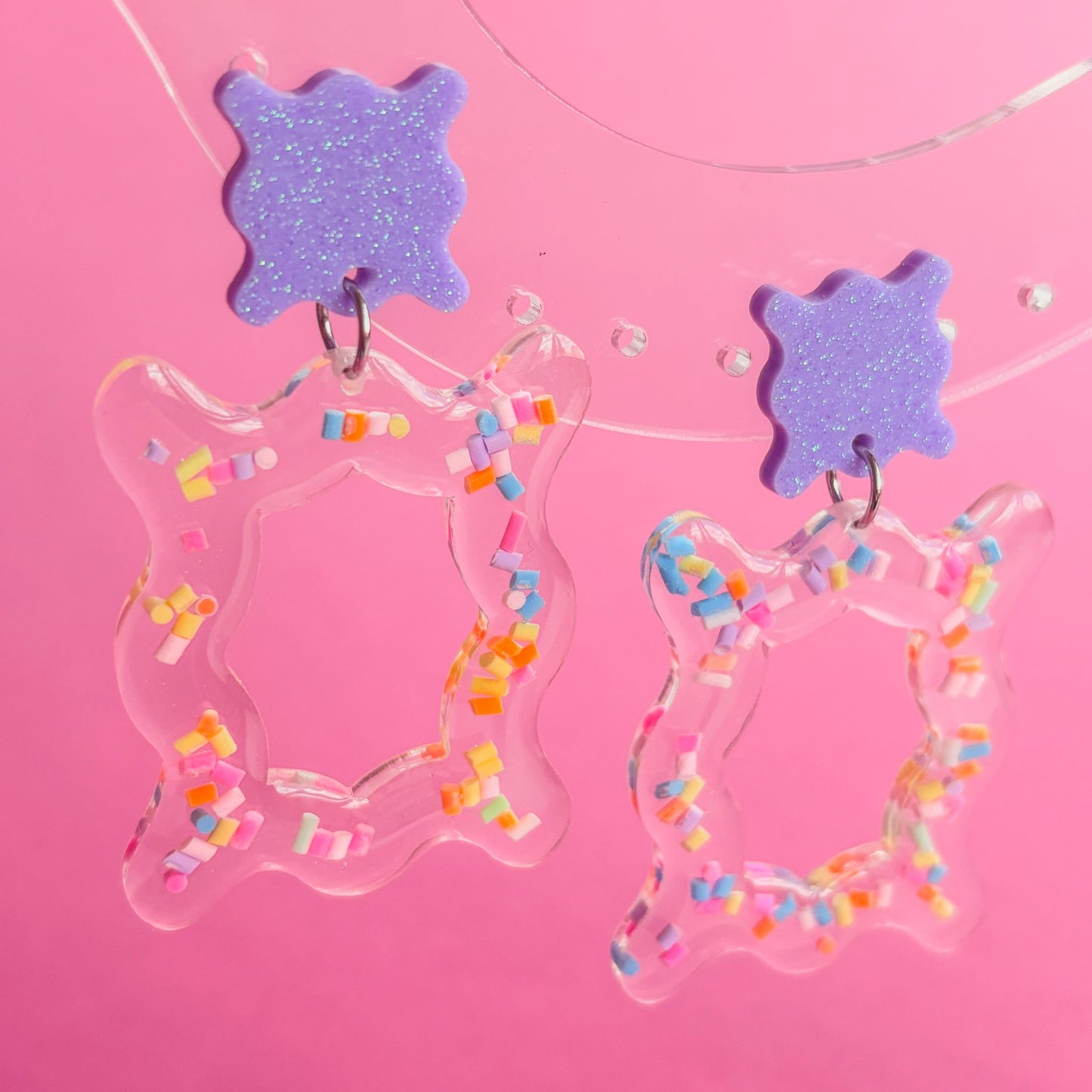 Pendientes super bonitos de colores hechos a mano con resina epoxi y acero inoxidable. Con materiales de calidad