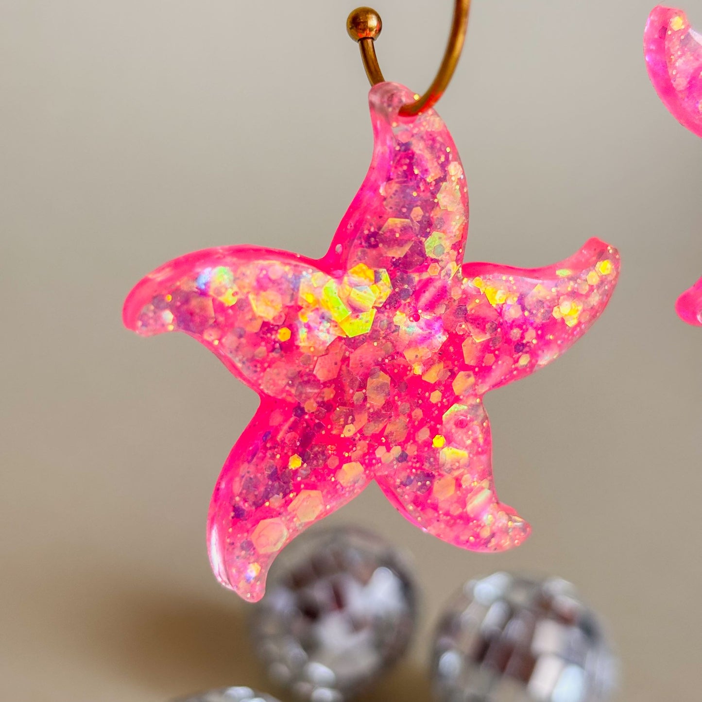 Pendientes artesanales resina epoxi hechos a mano en España por Doctora Irrins