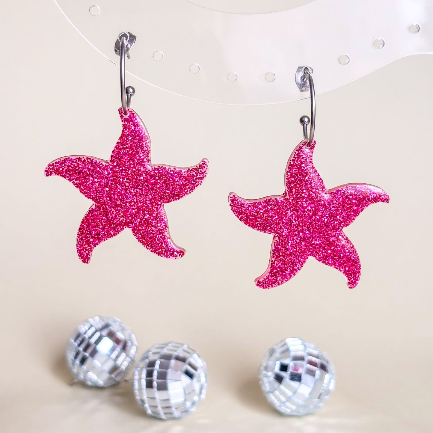 Pendientes para regalar. Estrellas de mar color rosa hechos a mano. Hipoalergénicos