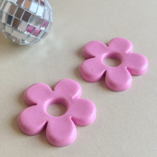 Pendientes de flores rosa pastel de resina epoxi