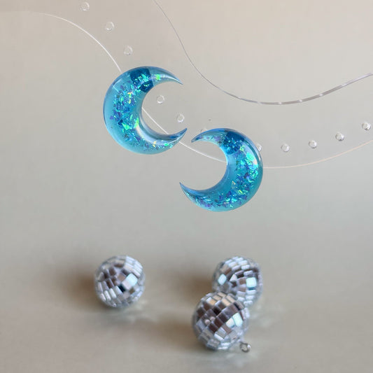 Pendientes en forma de lunas de color turquesa translúcido 
