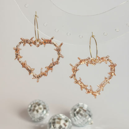 Pendientes artesanales de corazones de espinas Doctora Irrins