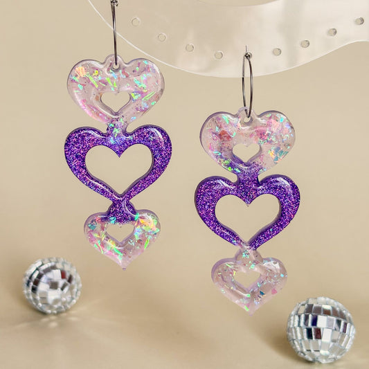 Pendientes largos de corazones de resina epoxi hechos mano