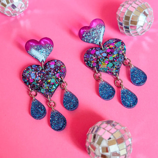 Pendientes de corazones muy llamativos y brillantes. Especiales y originales. Hechos a mano en España