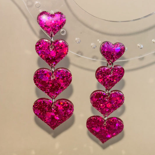 Pendientes brillantes de corazones hechos a mano con materiales de alta calidad. Hipoalergénicos. Marca española, Doctora Irrins