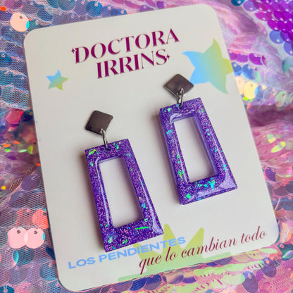 Pendientes modernos, elegantes y creativos. Diseño geométrico de color morado. Doctora Irrins