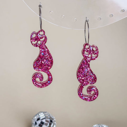Ideas de regalos. Pendientes preciosos de gatos rosa hechos a mano